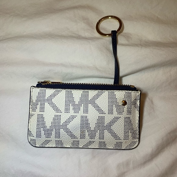 Micheal Kors keychain wallet - Picture 10 of 16